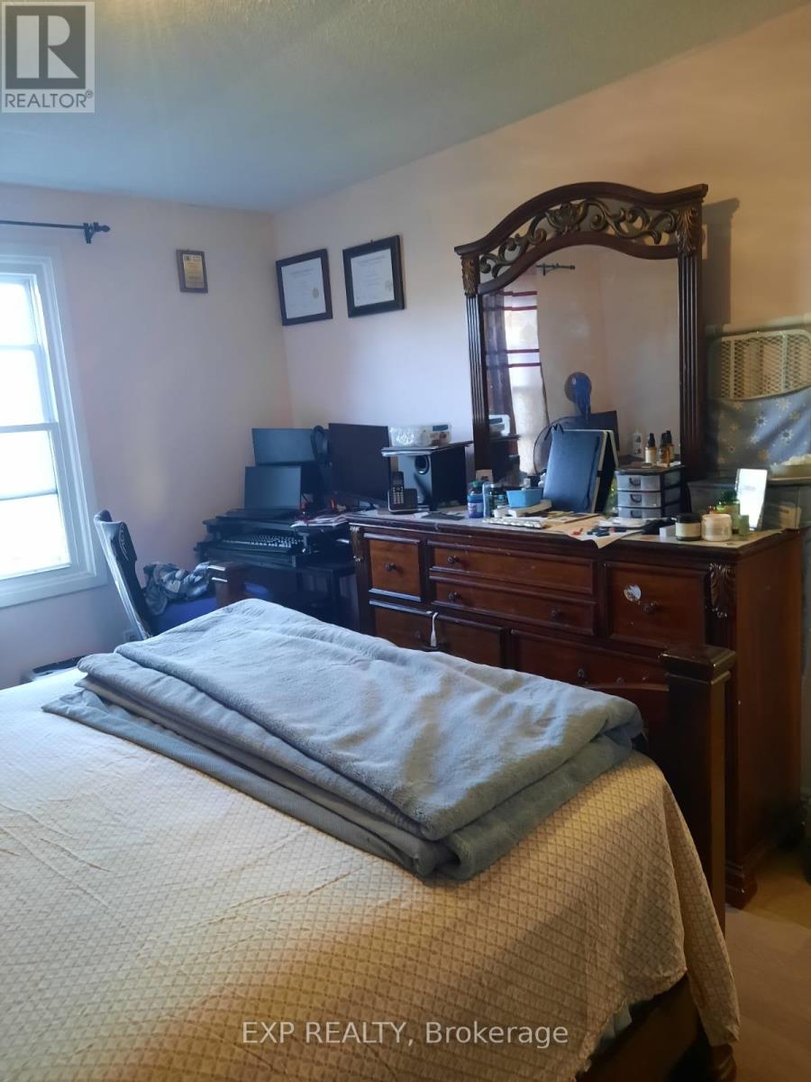 29 Fanshawe Drive, Brampton, Ontario  L6Z 1A7 - Photo 8 - W12560662