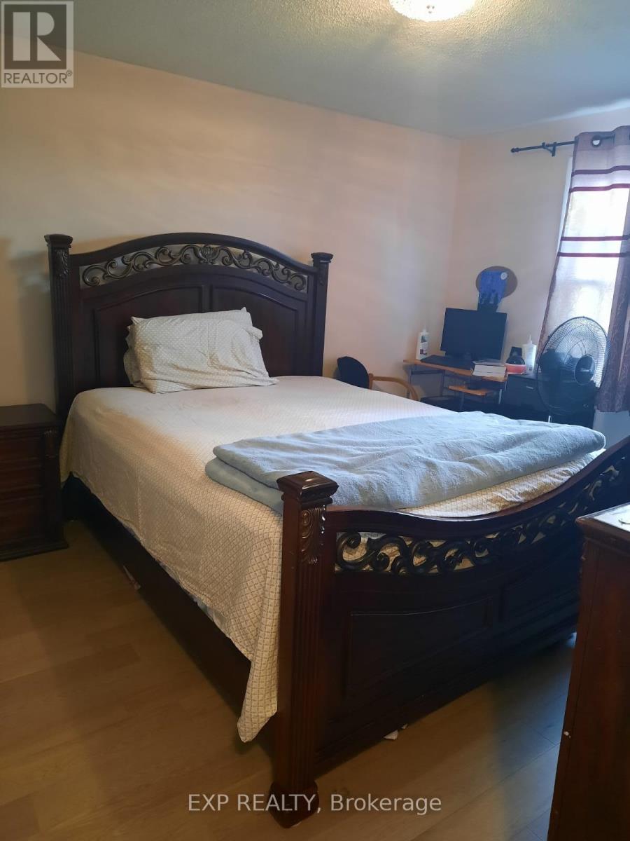 29 Fanshawe Drive, Brampton, Ontario  L6Z 1A7 - Photo 9 - W12560662