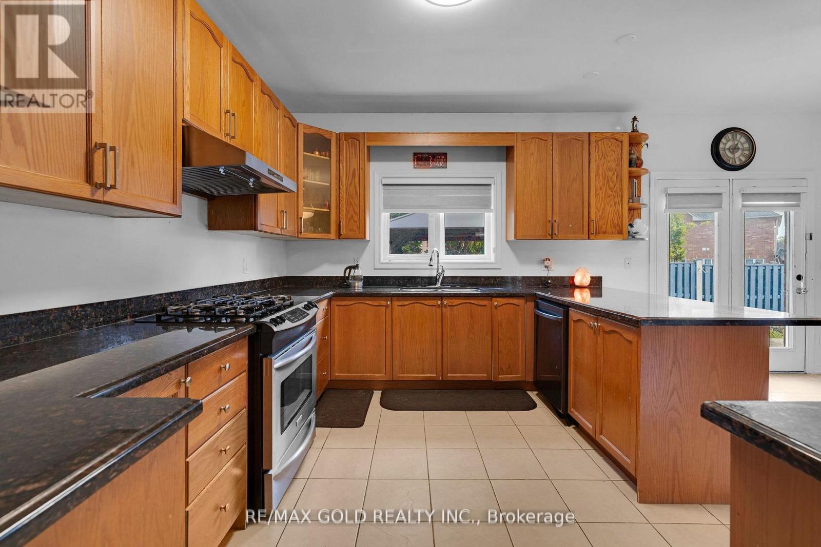 39 Darren Road, Brampton, Ontario  L6P 1Z5 - Photo 15 - W12560664