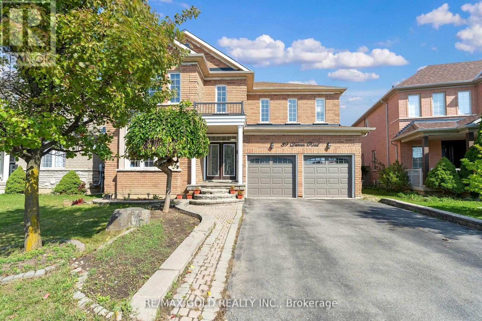 39 Darren Road, Brampton, Ontario  L6P 1Z5 - Photo 2 - W12560664