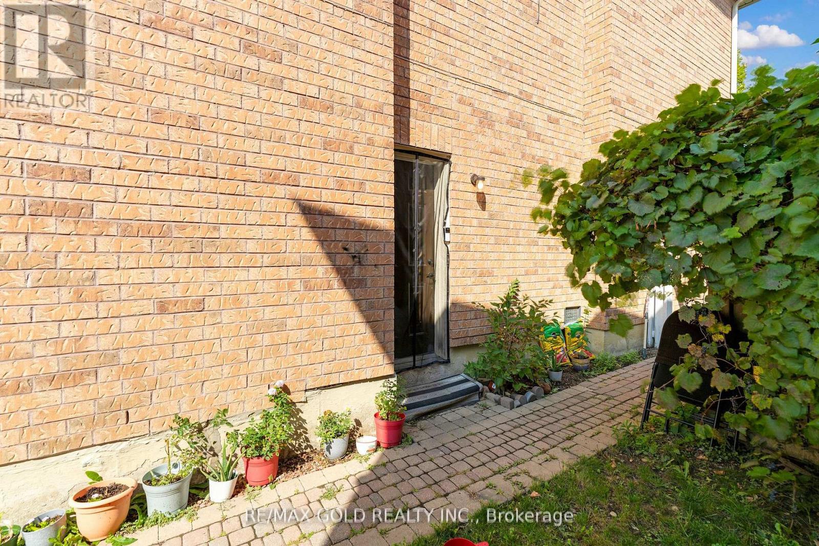 39 Darren Road, Brampton, Ontario  L6P 1Z5 - Photo 40 - W12560664