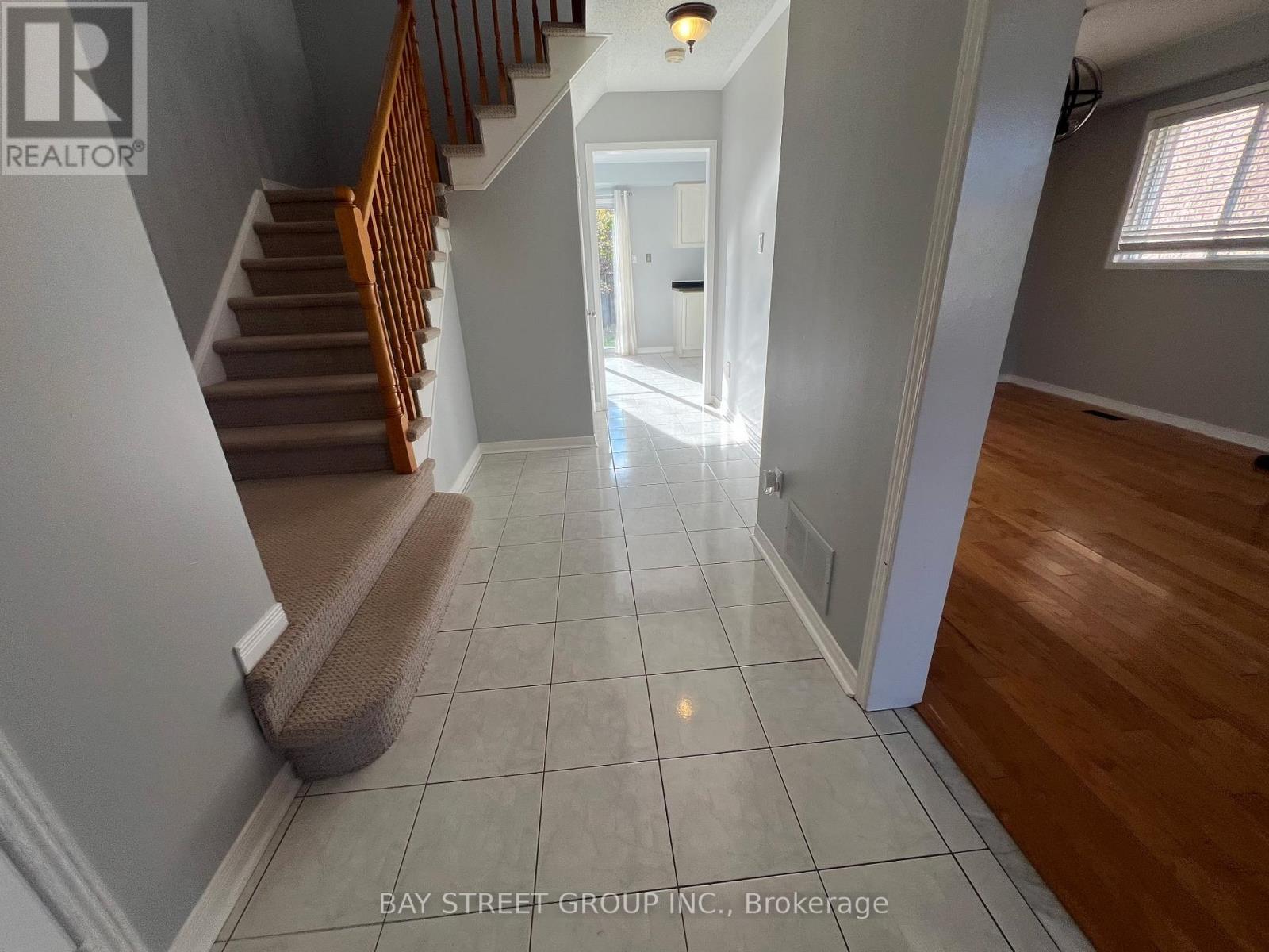 632 Fothergill Boulevard, Burlington, Ontario  L7L 6E3 - Photo 2 - W12560684