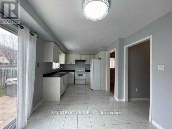 632 Fothergill Boulevard, Burlington, Ontario  L7L 6E3 - Photo 8 - W12560684