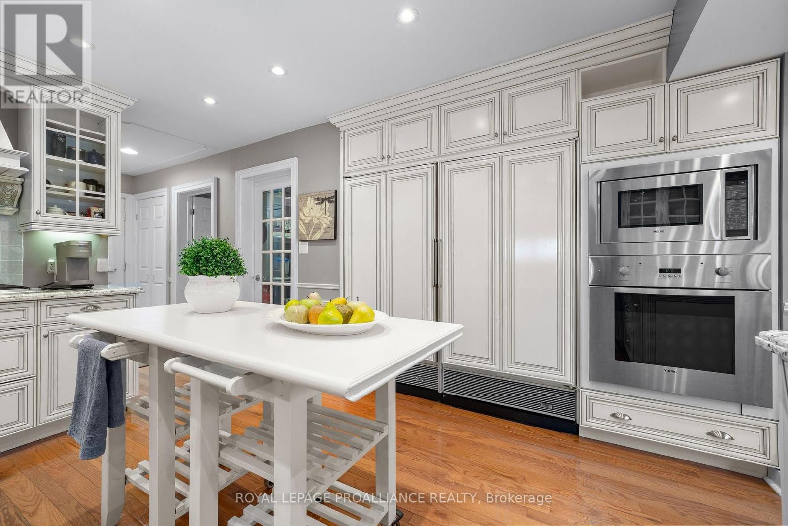 25 Prinyers Cove Crescent, Prince Edward County, Ontario K0K 2T0 - Photo 12 - X12560762