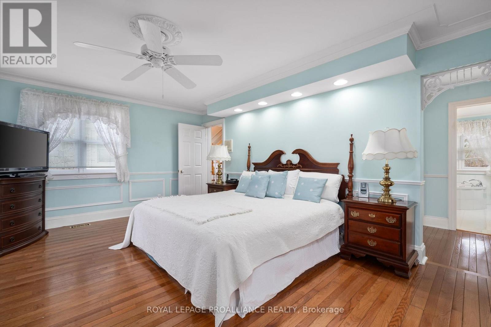 25 Prinyers Cove Crescent, Prince Edward County, Ontario K0K 2T0 - Photo 22 - X12560762