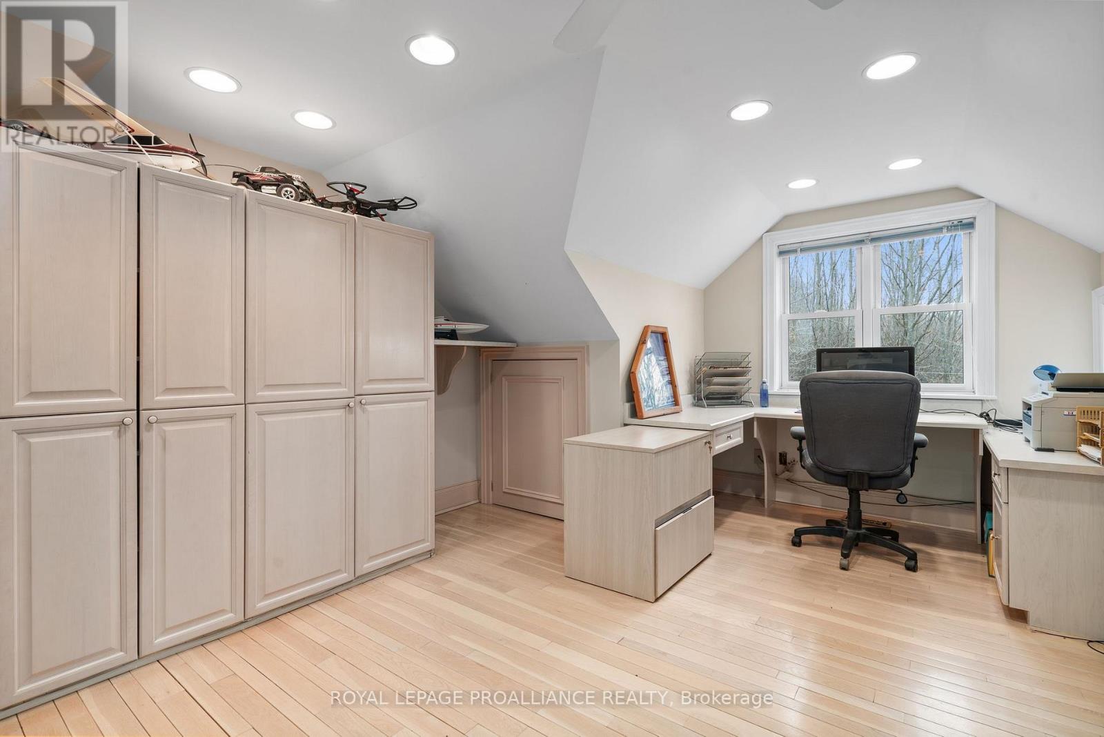 25 Prinyers Cove Crescent, Prince Edward County, Ontario K0K 2T0 - Photo 30 - X12560762