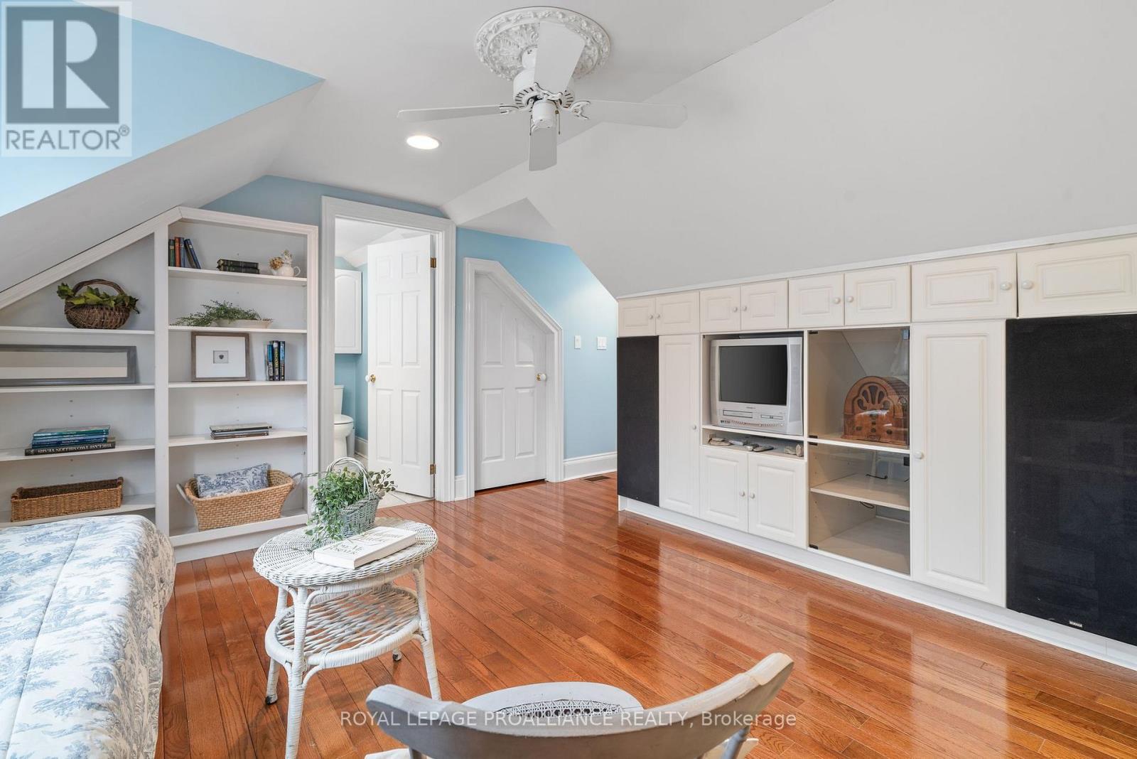 25 Prinyers Cove Crescent, Prince Edward County, Ontario K0K 2T0 - Photo 32 - X12560762