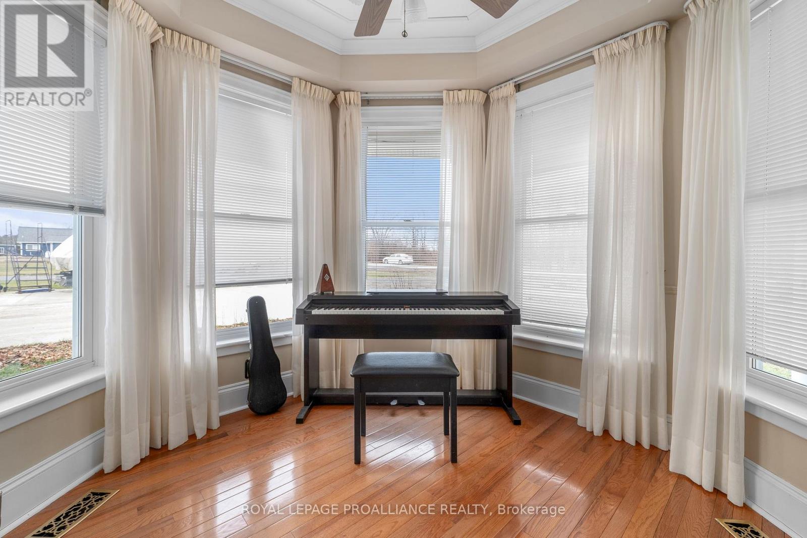 25 Prinyers Cove Crescent, Prince Edward County, Ontario K0K 2T0 - Photo 6 - X12560762