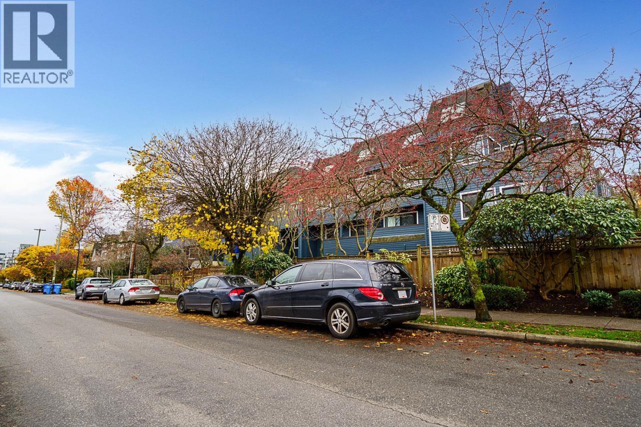 218 1990 W 6th Avenue, Vancouver, British Columbia  V6J 4V4 - Photo 4 - R3068833