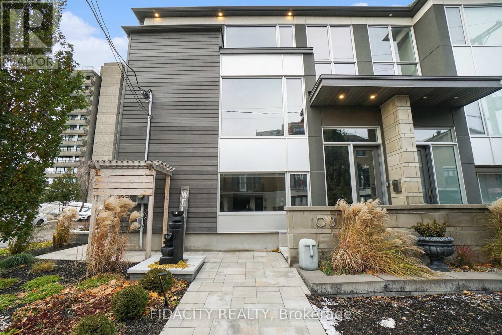 103 Tay Street, Ottawa, Ontario  K2A 2H1 - Photo 2 - X12560766