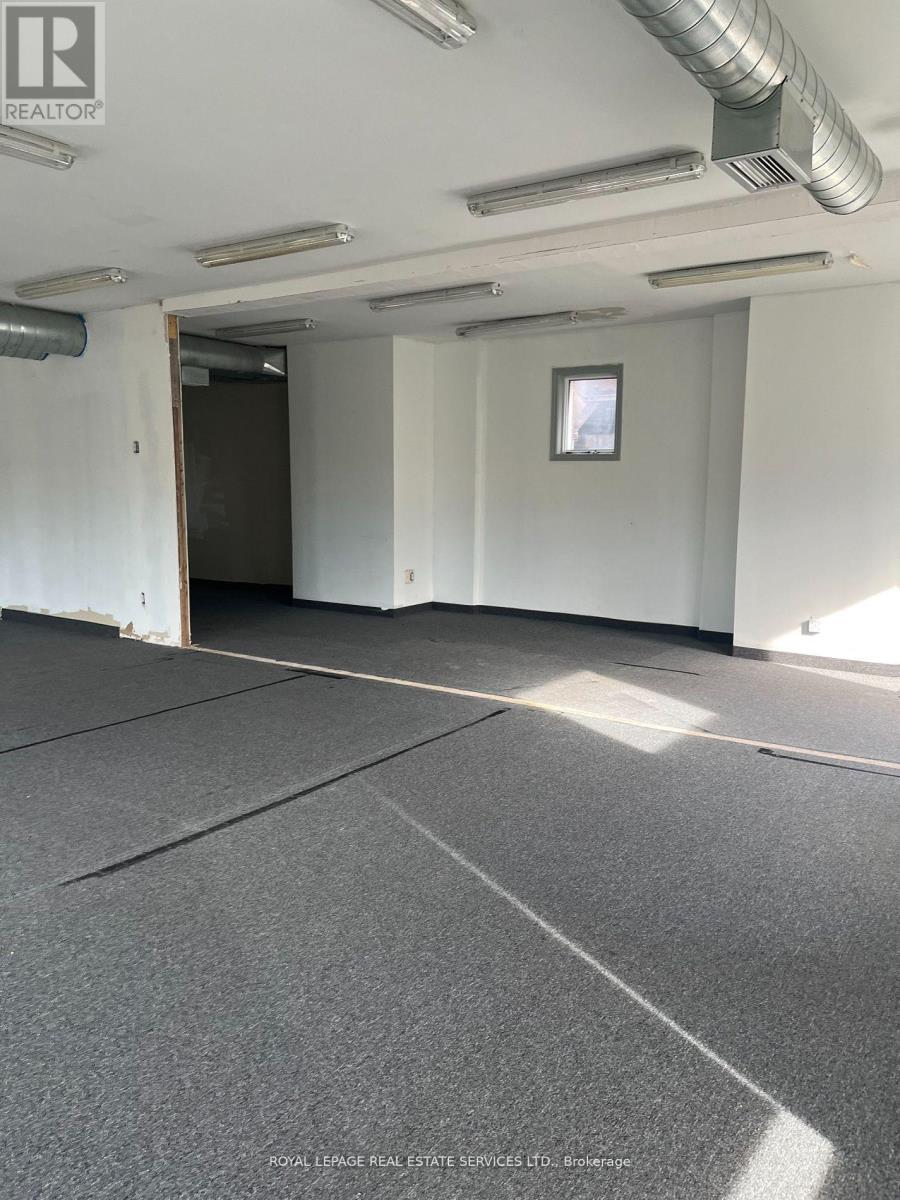 Upper 3rd Floor - 82 Mississaga Street E, Orillia, Ontario  L3V 1V7 - Photo 4 - S12508294