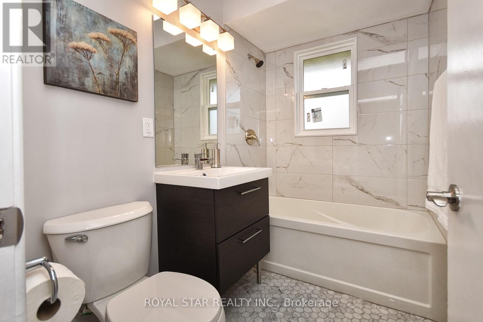 Main - 25 Twin Pauls Crescent, Toronto, Ontario  M1R 3Z6 - Photo 9 - E12560750