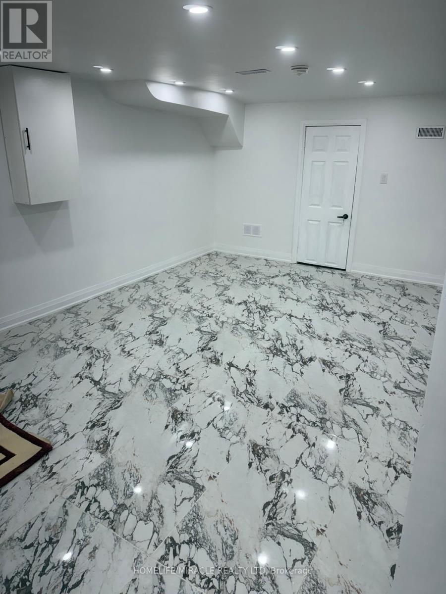 69 Southworth Street, Welland, Ontario  L3B 1Y3 - Photo 24 - X12552250