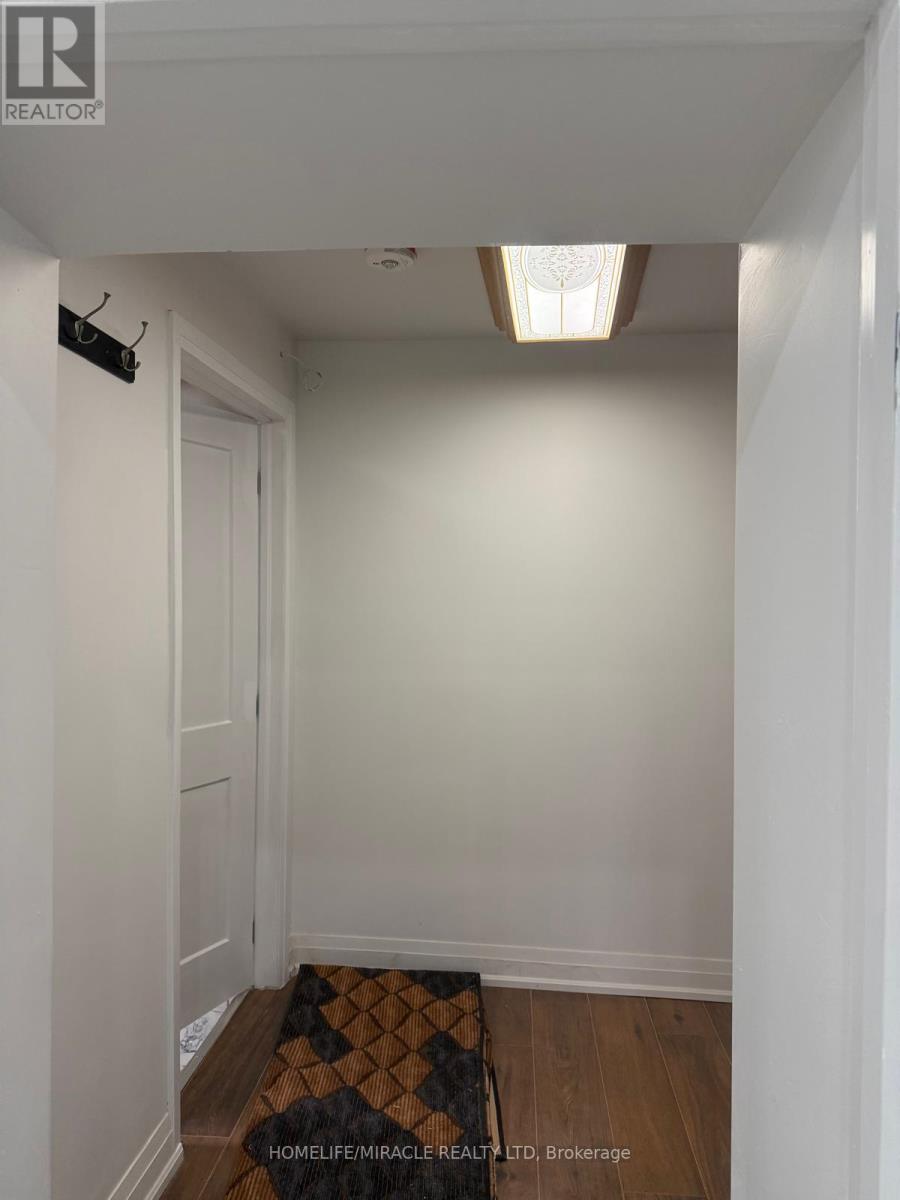 69 Southworth Street, Welland, Ontario  L3B 1Y3 - Photo 3 - X12552250