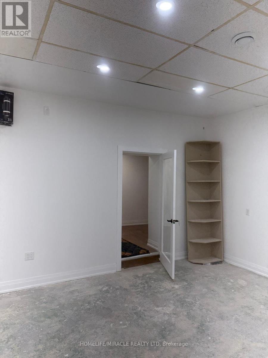 69 Southworth Street, Welland, Ontario  L3B 1Y3 - Photo 44 - X12552250