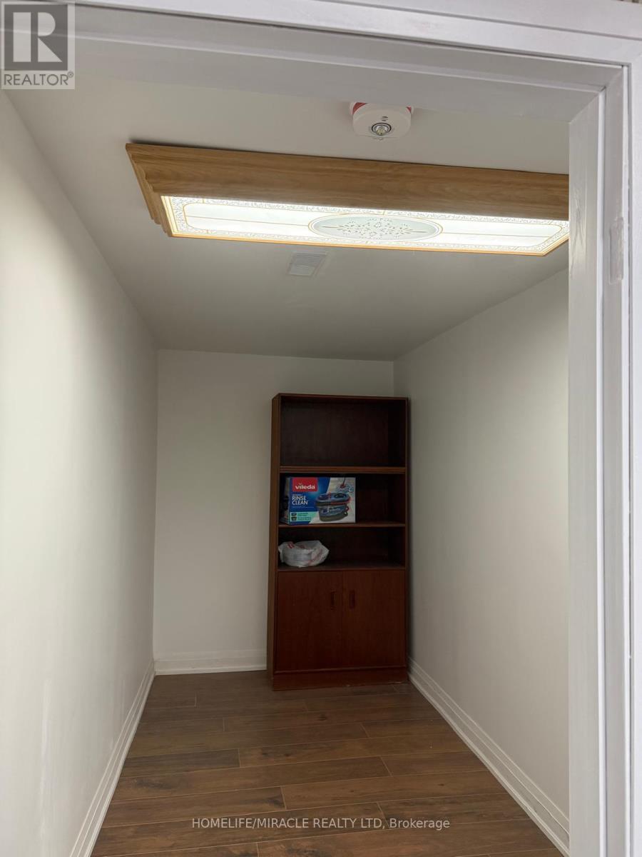 69 Southworth Street, Welland, Ontario  L3B 1Y3 - Photo 9 - X12552250