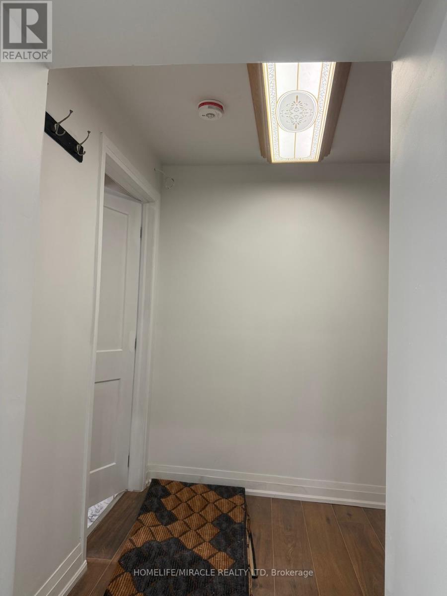 69 Southworth Street, Welland, Ontario  L3B 1Y3 - Photo 4 - X12552250