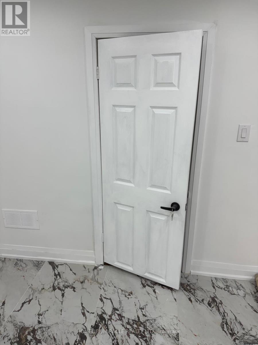 69 Southworth Street, Welland, Ontario  L3B 1Y3 - Photo 8 - X12552250