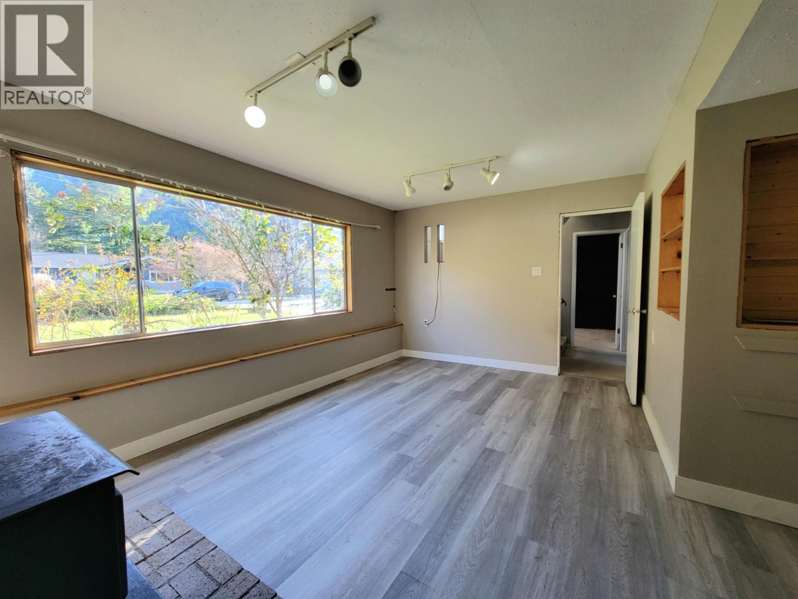 38295 Chestnut Avenue, Squamish, British Columbia  V8B 0W7 - Photo 13 - R3068816