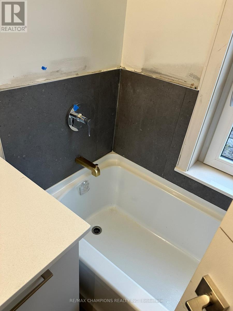 38 Desiree Place, Caledon, Ontario  L7E 4L2 - Photo 5 - W12560742