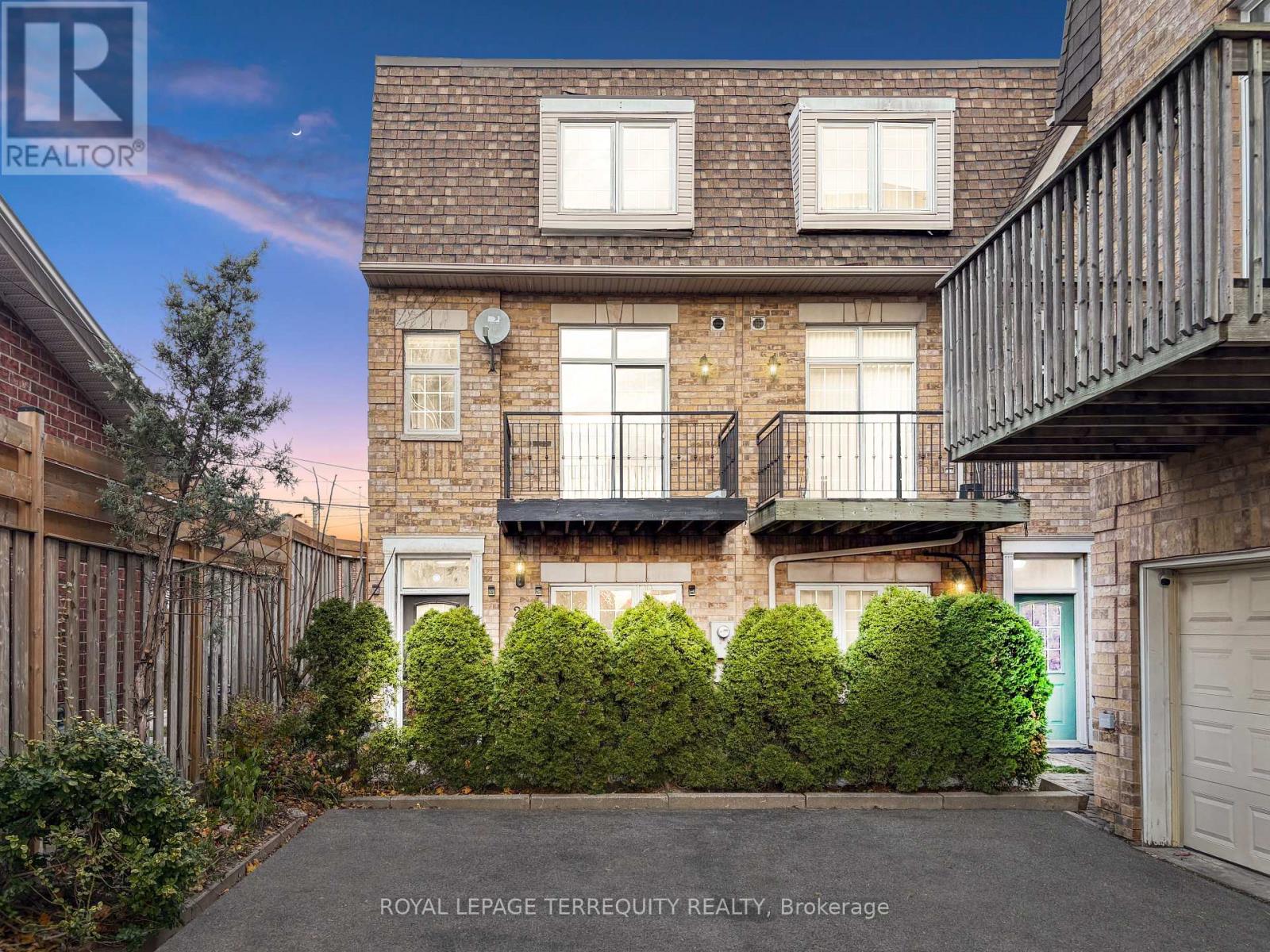 25 BIJOU WALK, Toronto, Ontario