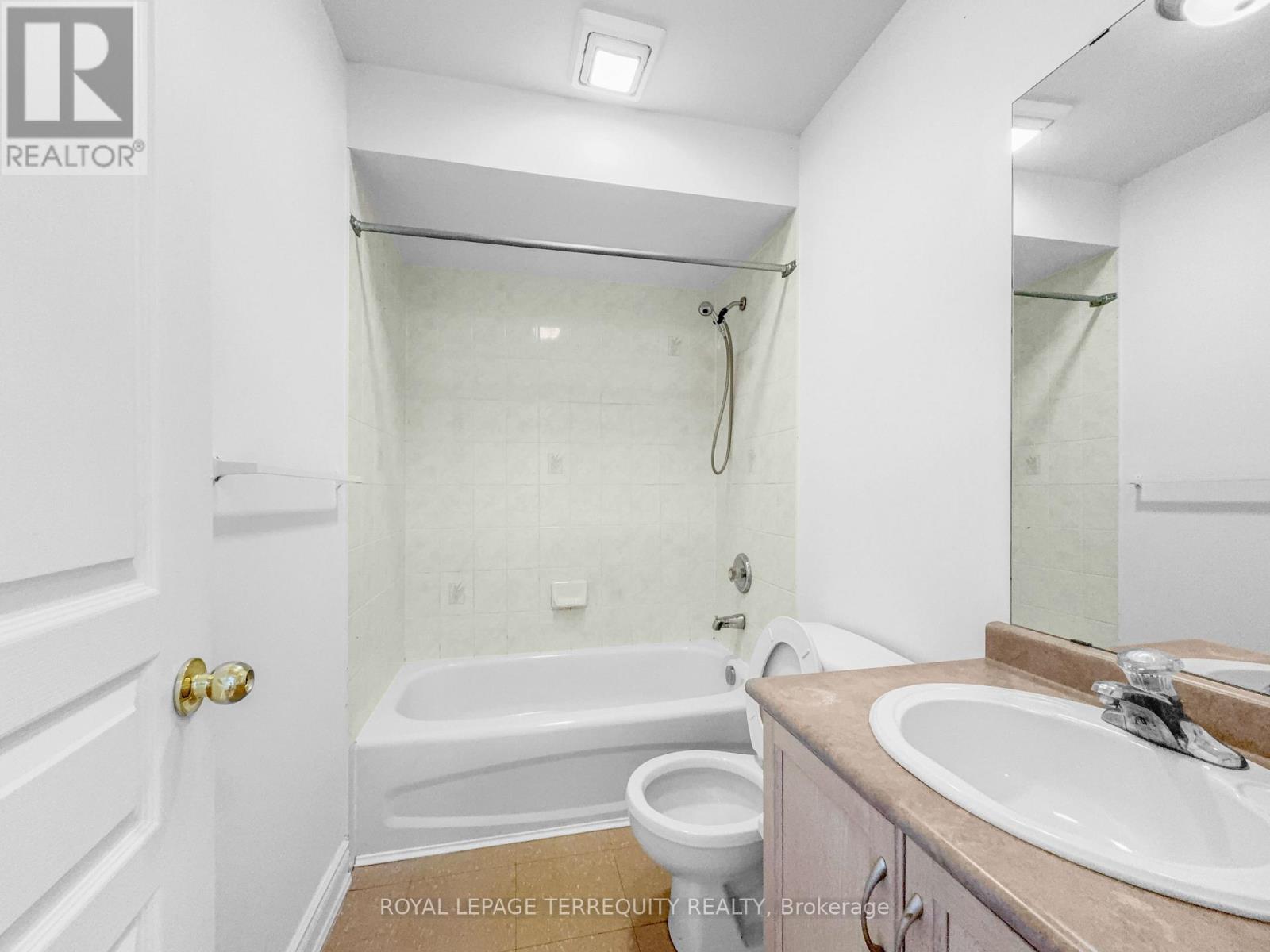 25 Bijou Walk, Toronto, Ontario  M6M 5L7 - Photo 12 - W12560748