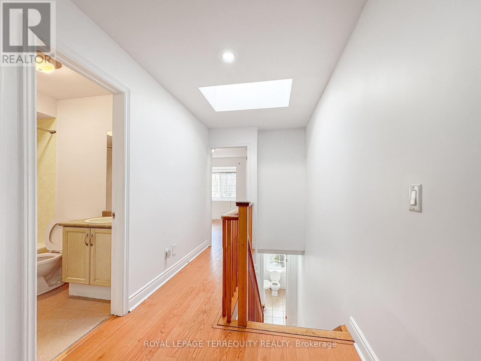 25 Bijou Walk, Toronto, Ontario  M6M 5L7 - Photo 14 - W12560748