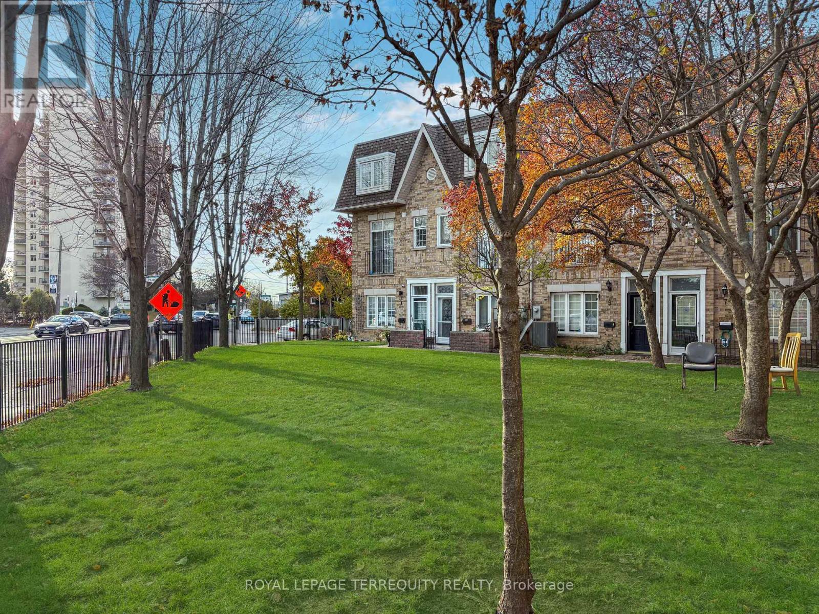 25 Bijou Walk, Toronto, Ontario  M6M 5L7 - Photo 15 - W12560748