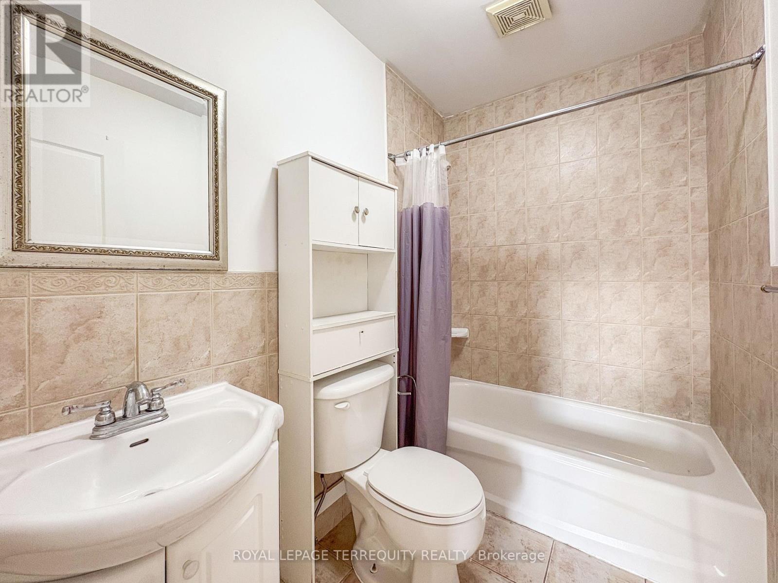 25 Bijou Walk, Toronto, Ontario  M6M 5L7 - Photo 6 - W12560748