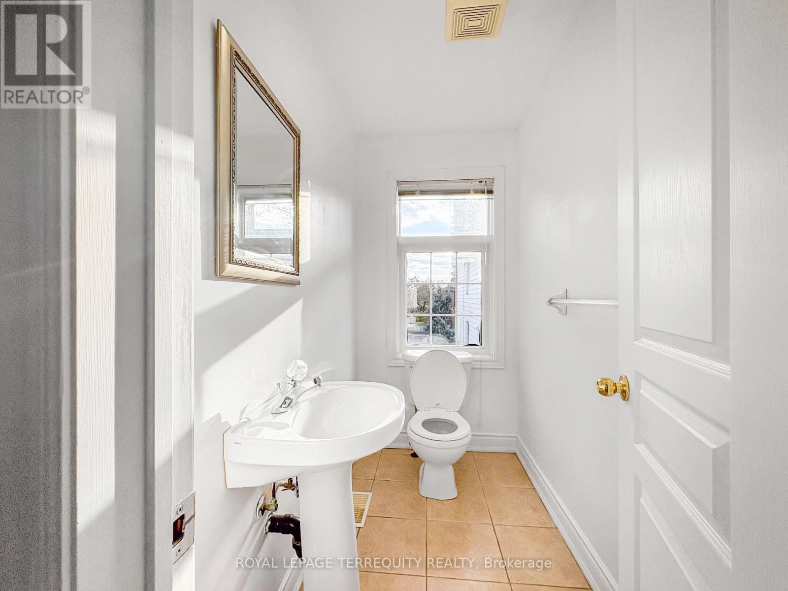 25 Bijou Walk, Toronto, Ontario  M6M 5L7 - Photo 7 - W12560748