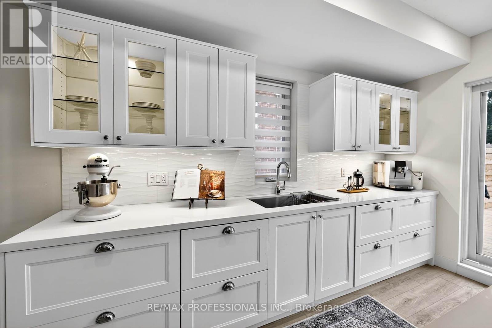 22 Ninth Street, Toronto, Ontario  M8V 3E3 - Photo 15 - W12560760