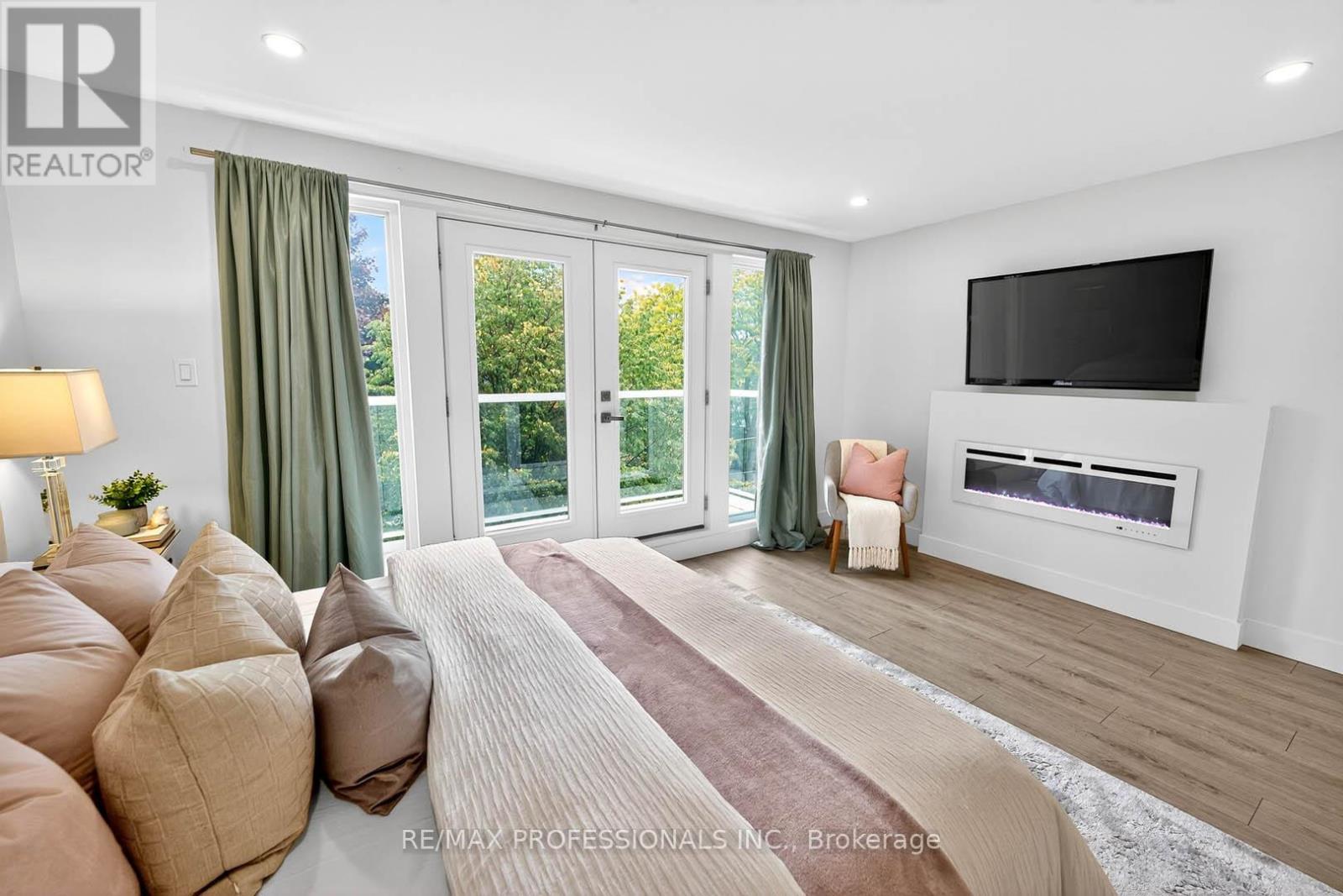 22 Ninth Street, Toronto, Ontario  M8V 3E3 - Photo 28 - W12560760