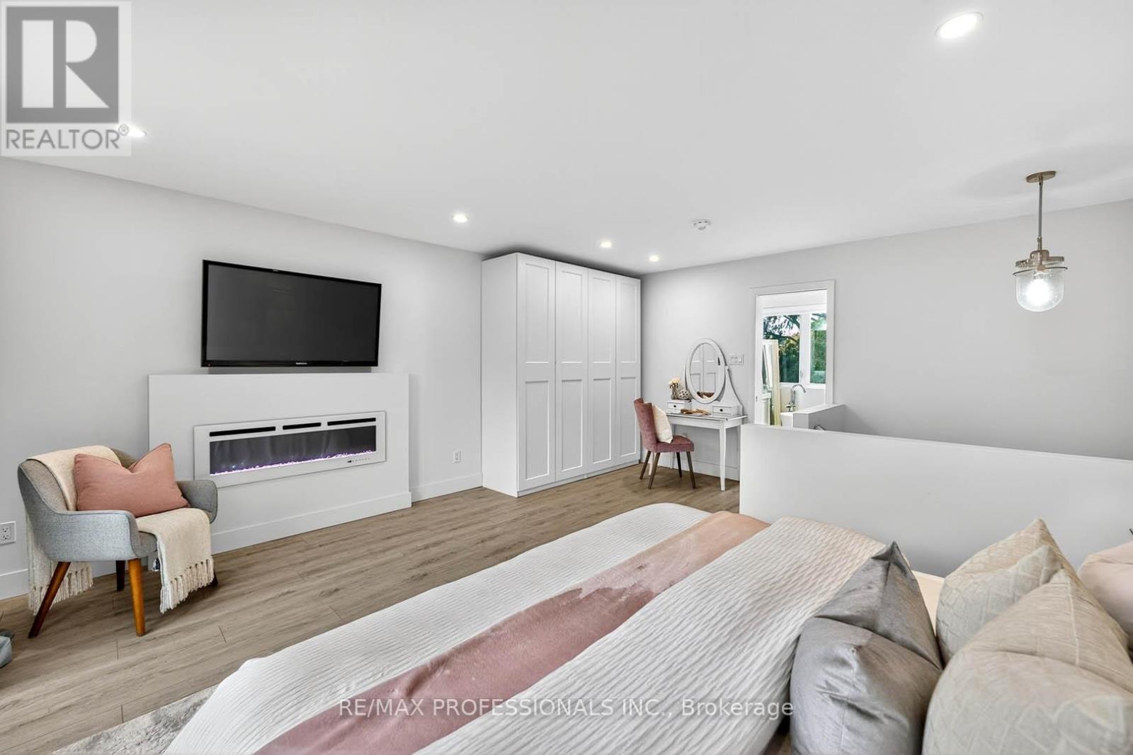 22 Ninth Street, Toronto, Ontario  M8V 3E3 - Photo 30 - W12560760