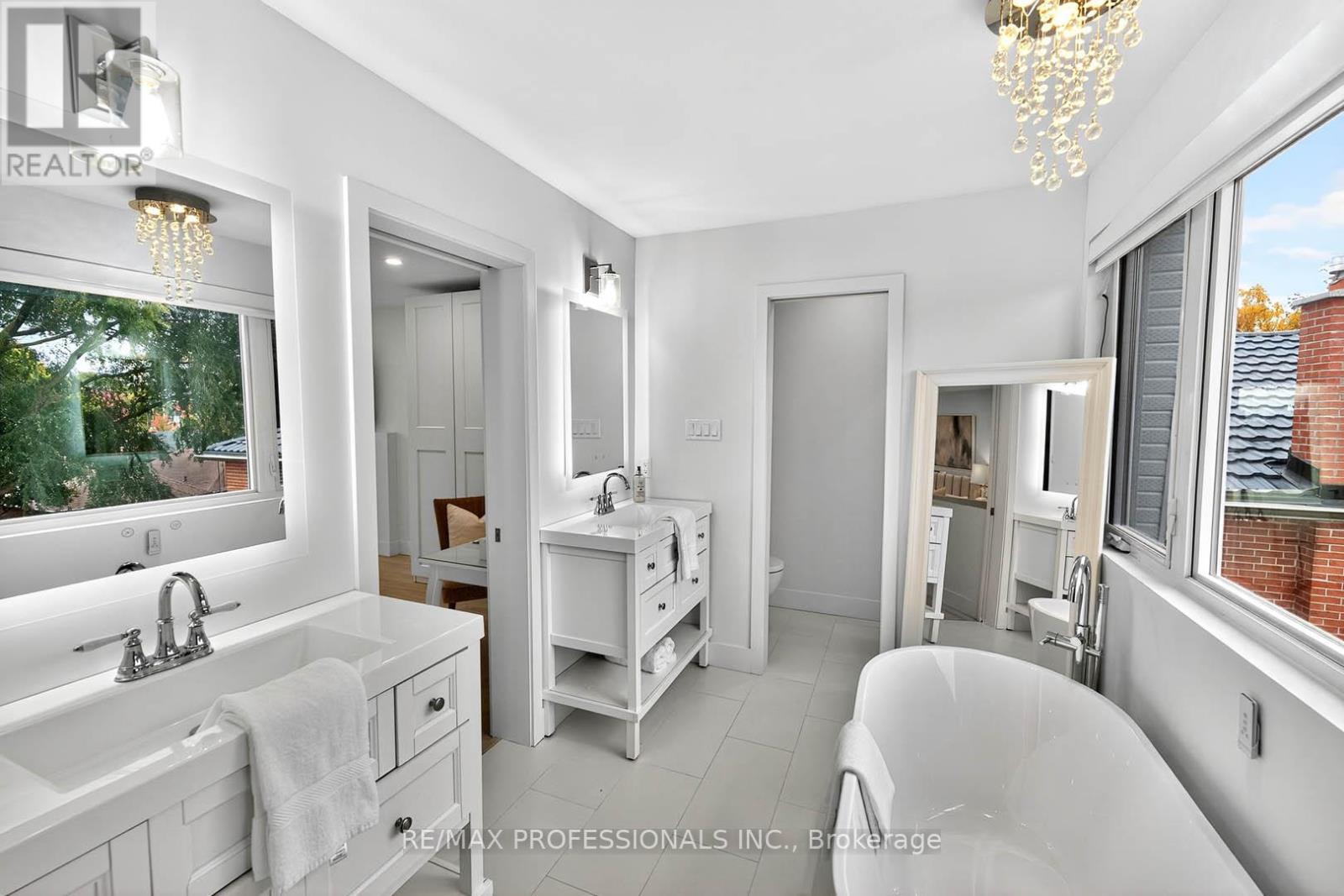 22 Ninth Street, Toronto, Ontario  M8V 3E3 - Photo 33 - W12560760