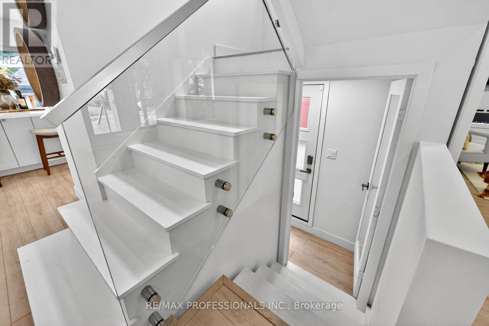 22 Ninth Street, Toronto, Ontario  M8V 3E3 - Photo 35 - W12560760