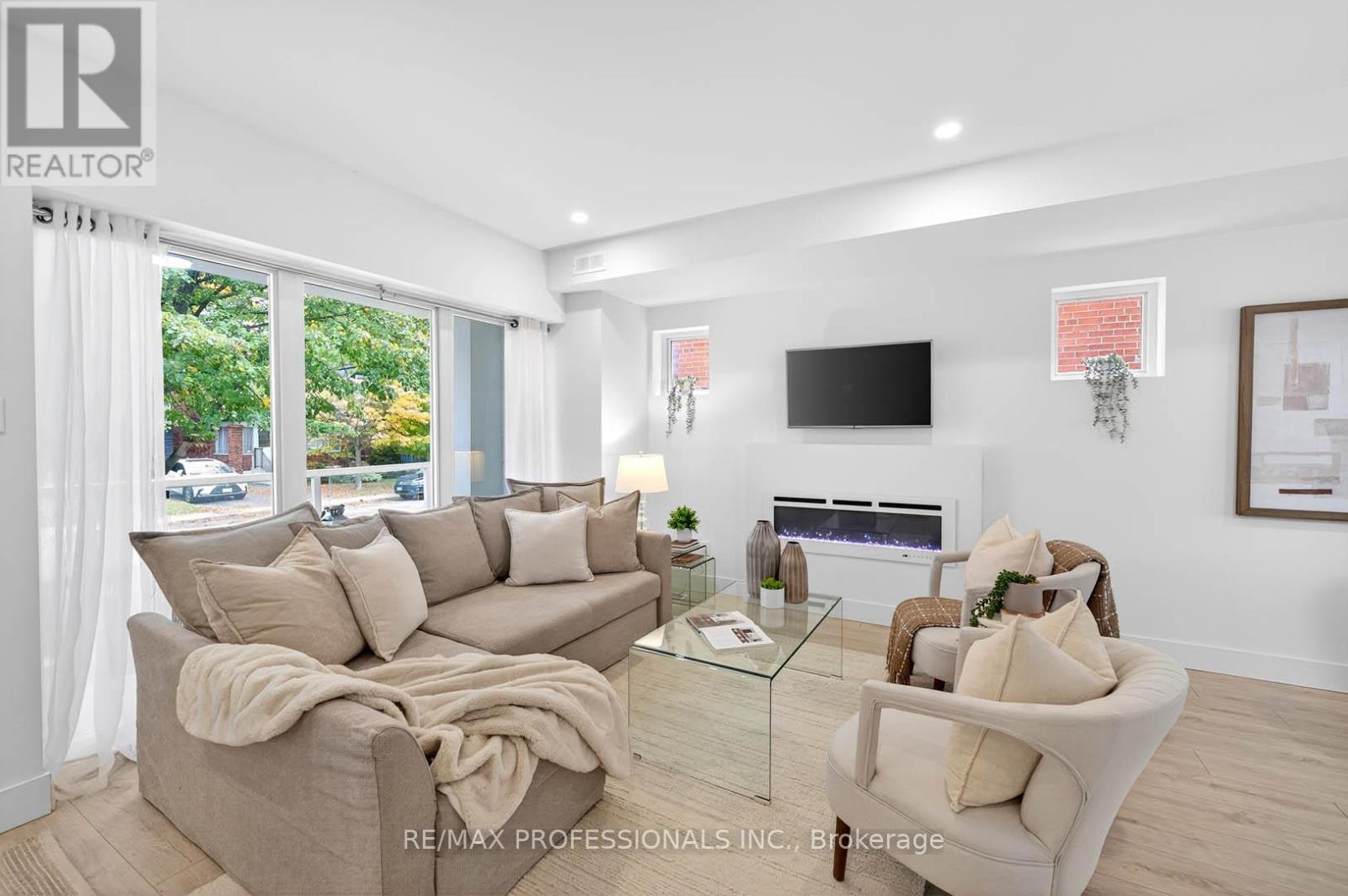 22 Ninth Street, Toronto, Ontario  M8V 3E3 - Photo 5 - W12560760