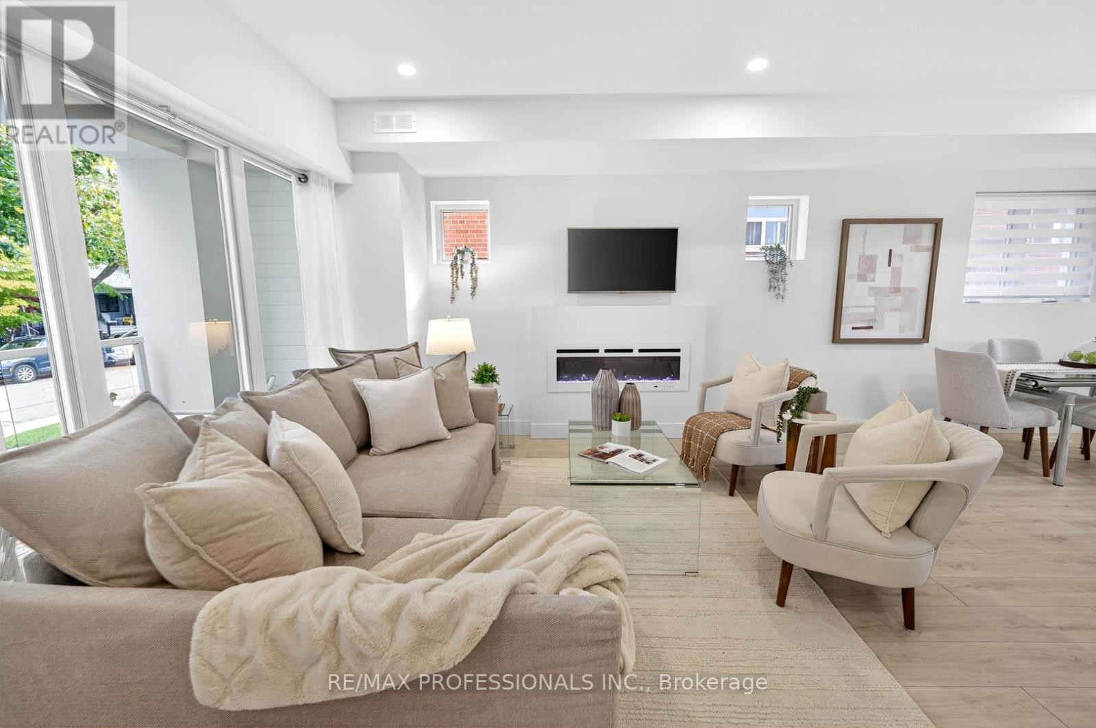 22 Ninth Street, Toronto, Ontario  M8V 3E3 - Photo 6 - W12560760