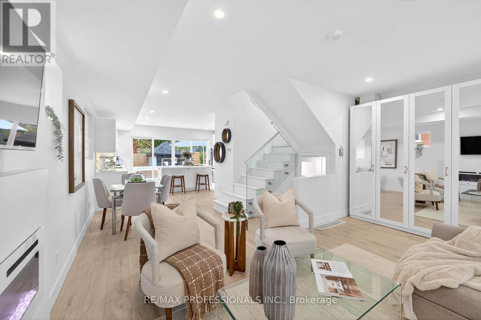 22 Ninth Street, Toronto, Ontario  M8V 3E3 - Photo 9 - W12560760