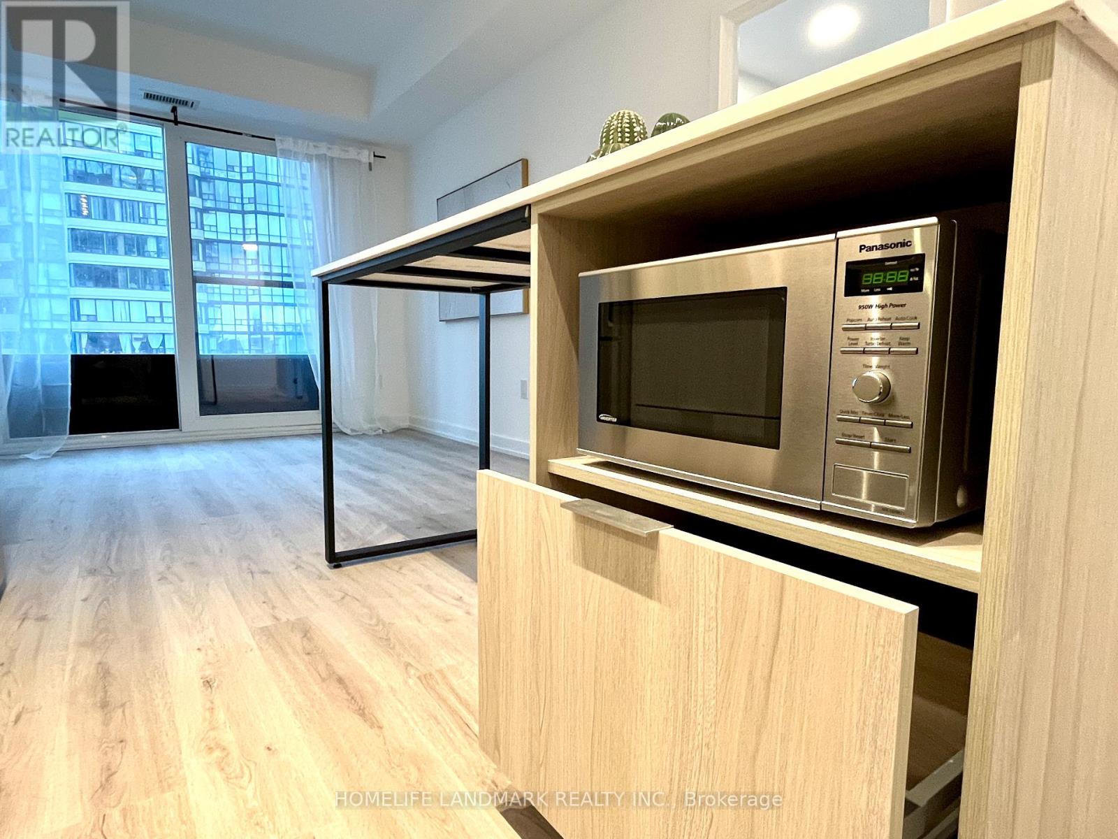 709 - 395 Square One Drive, Mississauga, Ontario  L5B 0P6 - Photo 11 - W12560776