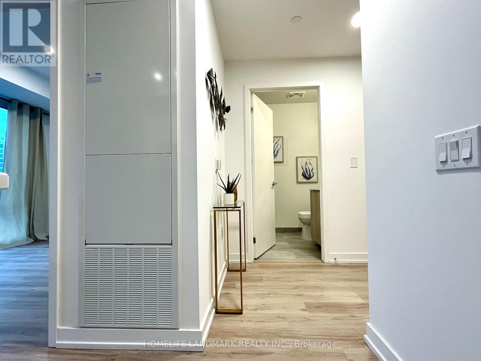 709 - 395 Square One Drive, Mississauga, Ontario  L5B 0P6 - Photo 14 - W12560776