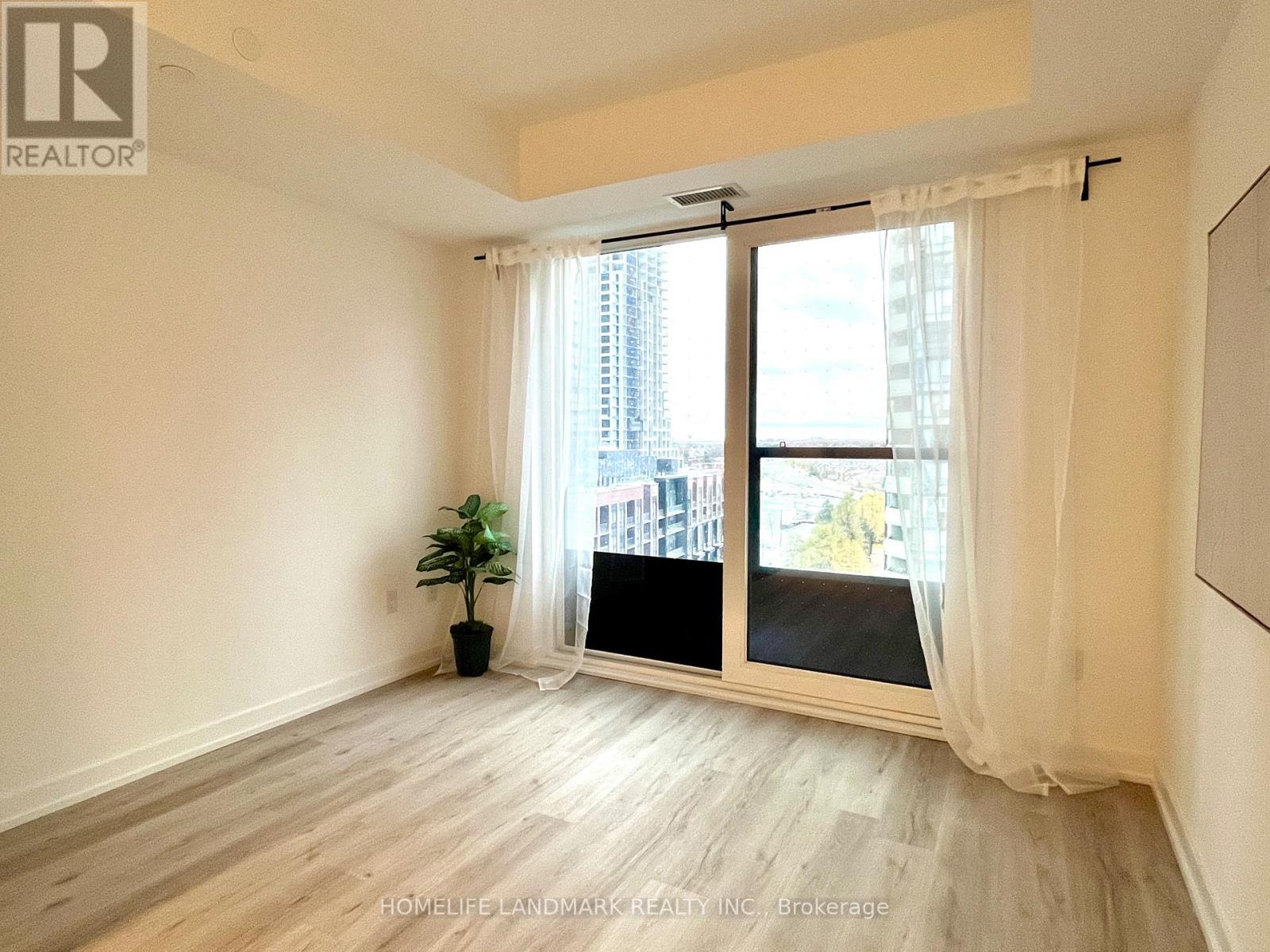 709 - 395 Square One Drive, Mississauga, Ontario  L5B 0P6 - Photo 15 - W12560776