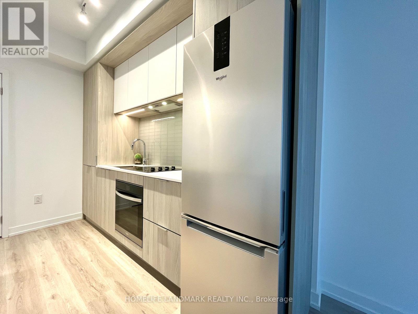 709 - 395 Square One Drive, Mississauga, Ontario  L5B 0P6 - Photo 17 - W12560776