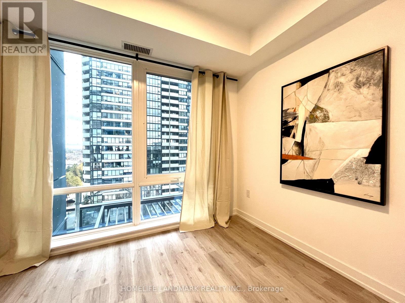 709 - 395 Square One Drive, Mississauga, Ontario  L5B 0P6 - Photo 20 - W12560776