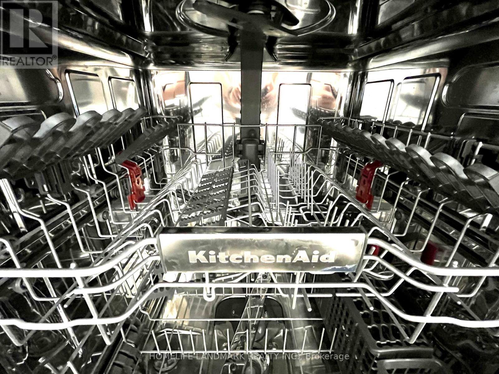 709 - 395 Square One Drive, Mississauga, Ontario  L5B 0P6 - Photo 23 - W12560776