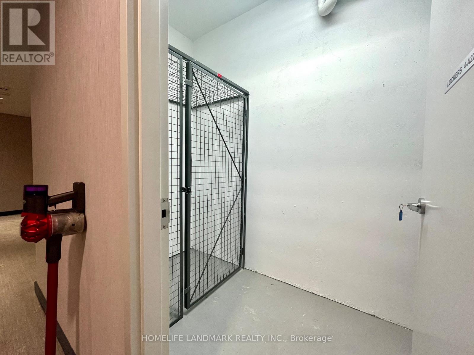 709 - 395 Square One Drive, Mississauga, Ontario  L5B 0P6 - Photo 29 - W12560776