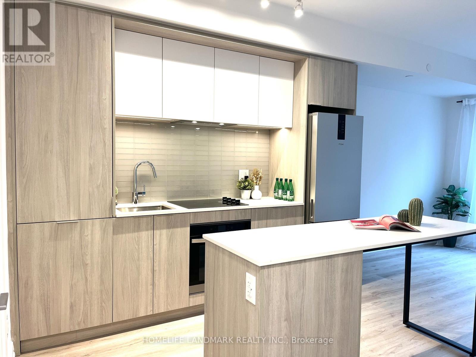 709 - 395 Square One Drive, Mississauga, Ontario  L5B 0P6 - Photo 4 - W12560776