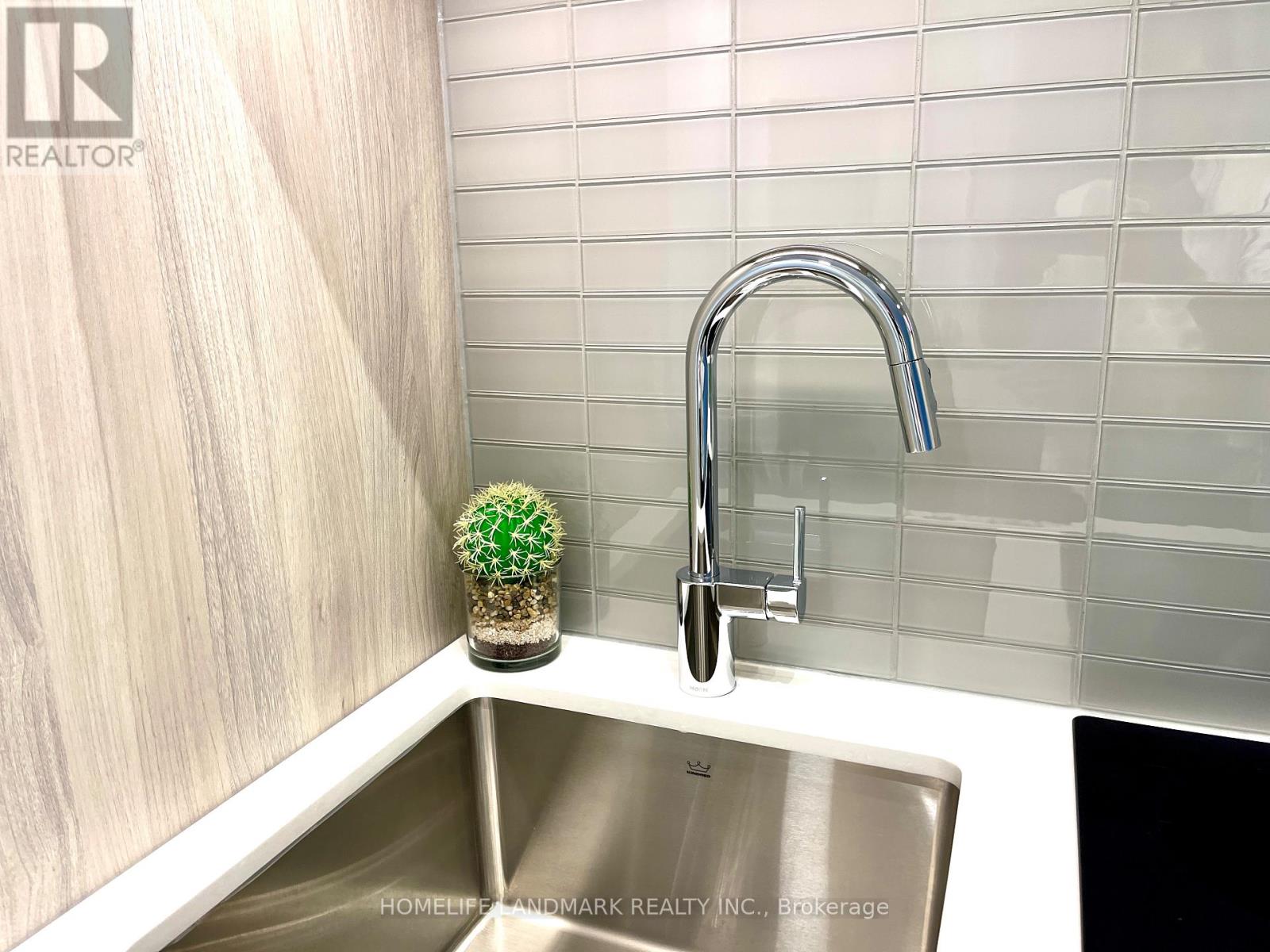 709 - 395 Square One Drive, Mississauga, Ontario  L5B 0P6 - Photo 9 - W12560776