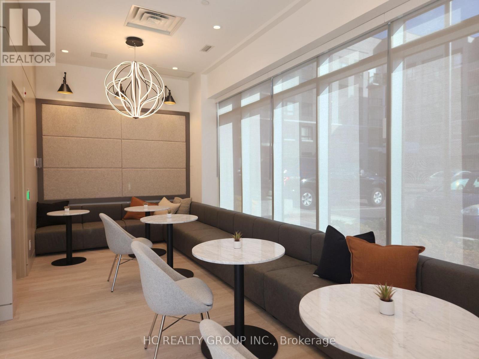 429 - 3250 Carding Mill Trail, Oakville, Ontario L6M 1L3 - Photo 4 - W12560778