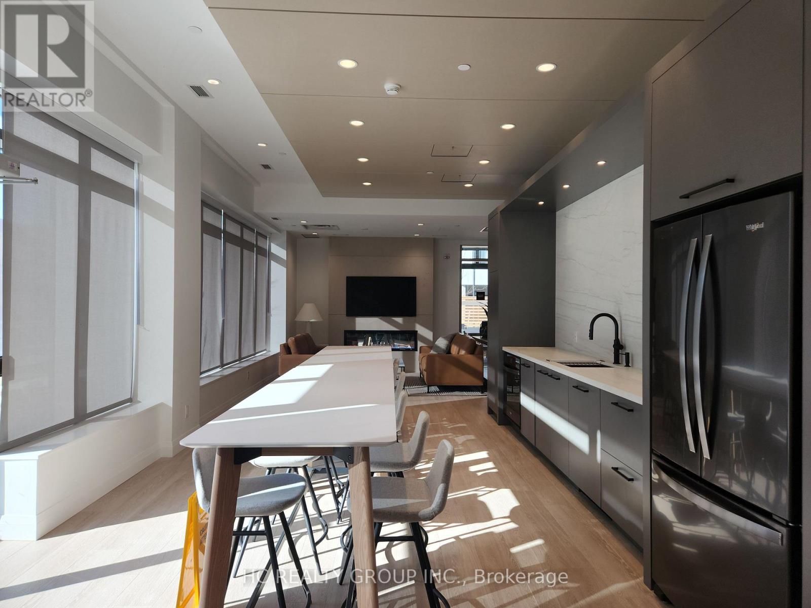 429 - 3250 Carding Mill Trail, Oakville, Ontario L6M 1L3 - Photo 6 - W12560778