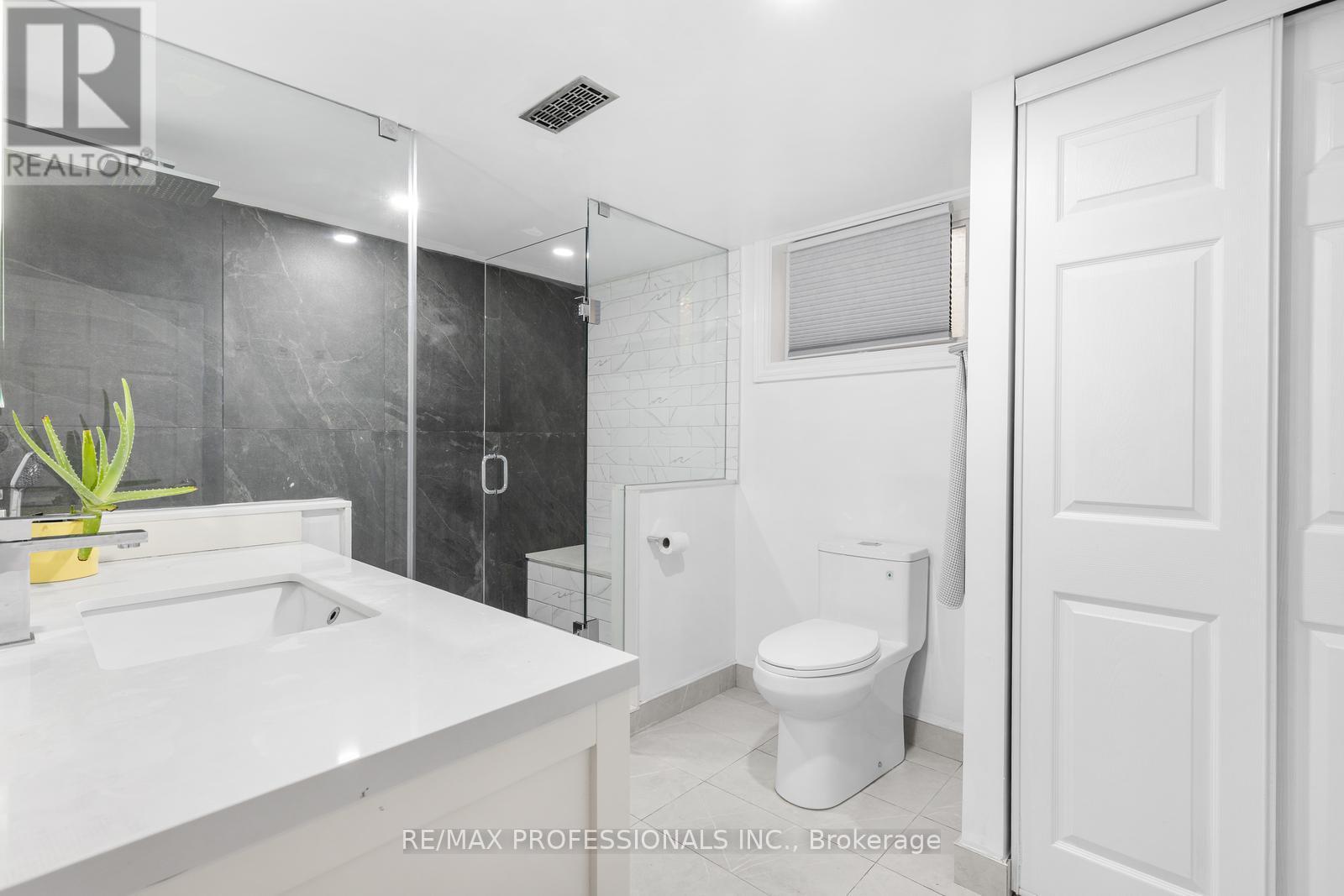 19 Mitcham Drive, Toronto, Ontario M8W 2J6 - Photo 27 - W12560788